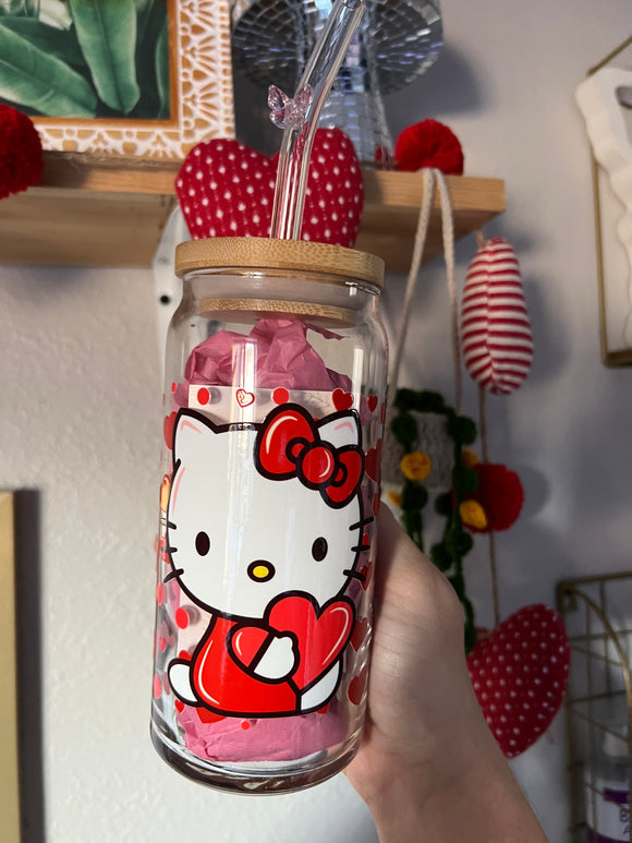 KITTY HOLDING BIG HEART 20oz GLASS (LID/STRAW SOLD SEPARATELY)