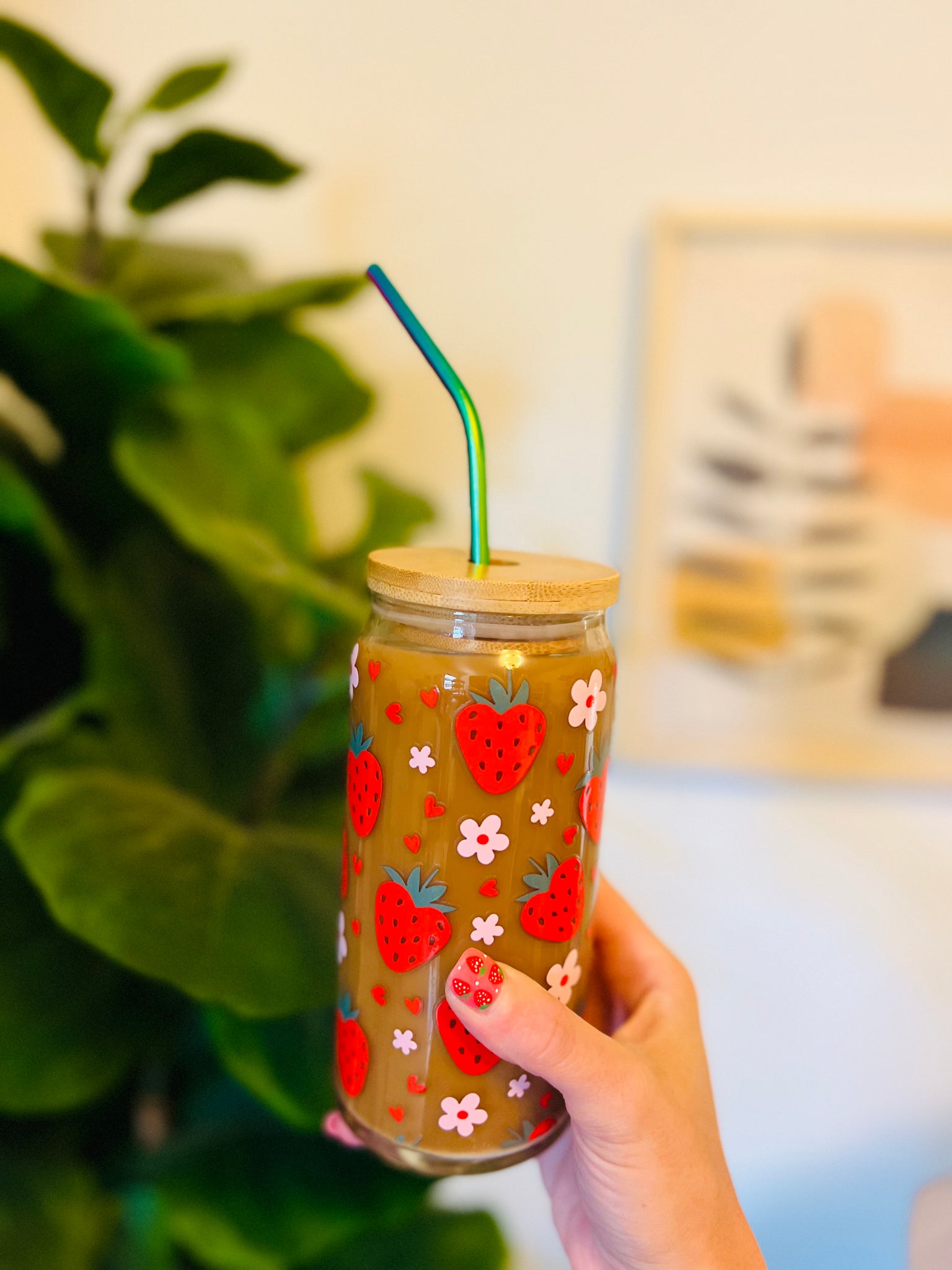 20oz Glass Cup With Bamboo Lid and Straw Strawberries 